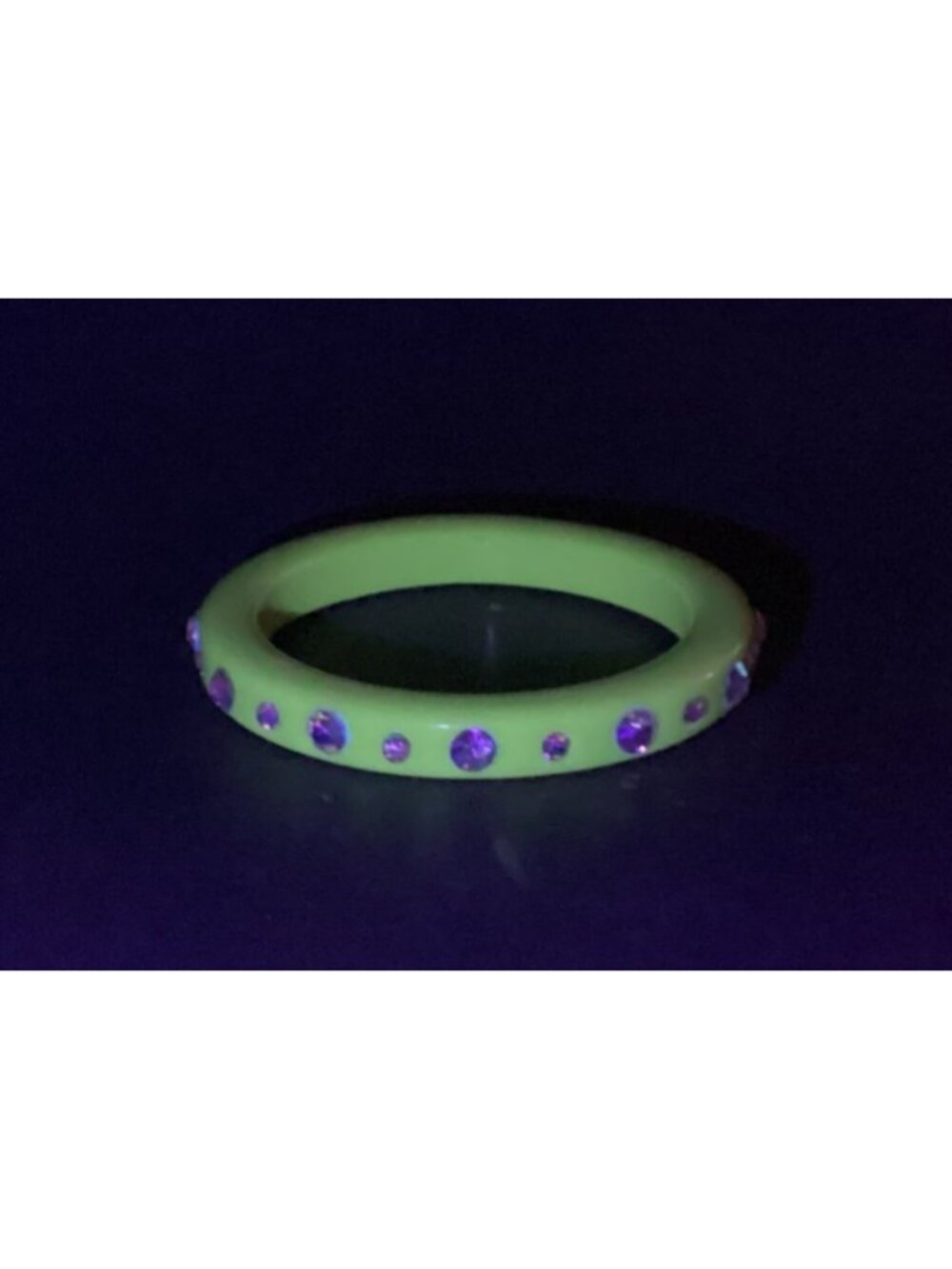 Vintage Neon Green Square Profile Lucite Bangle Bracelet Rhinestones Glows in UV - Picture 3 of 8